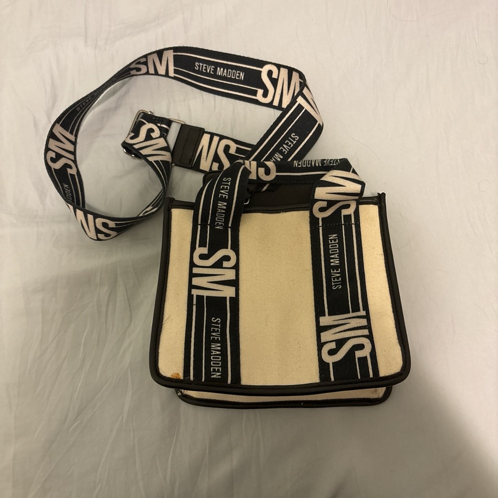 Steve Madden Beige and Black Logo Crossbody - Picture 2 of 3